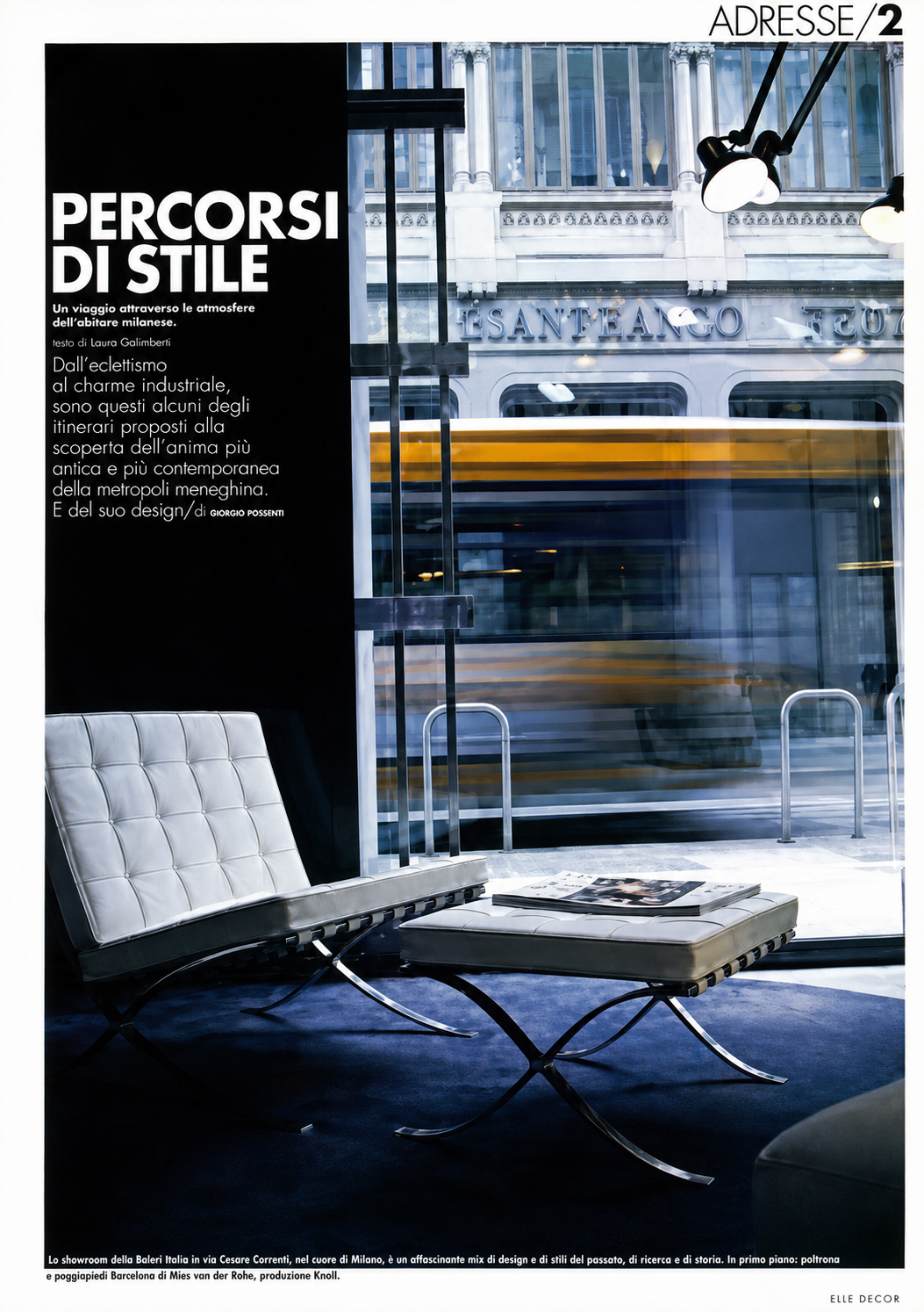 Elle decor, Italia. Interno dello showroom Spazio Pontaccio a Brera, Milano, con arredi di design e vista sulla strada.