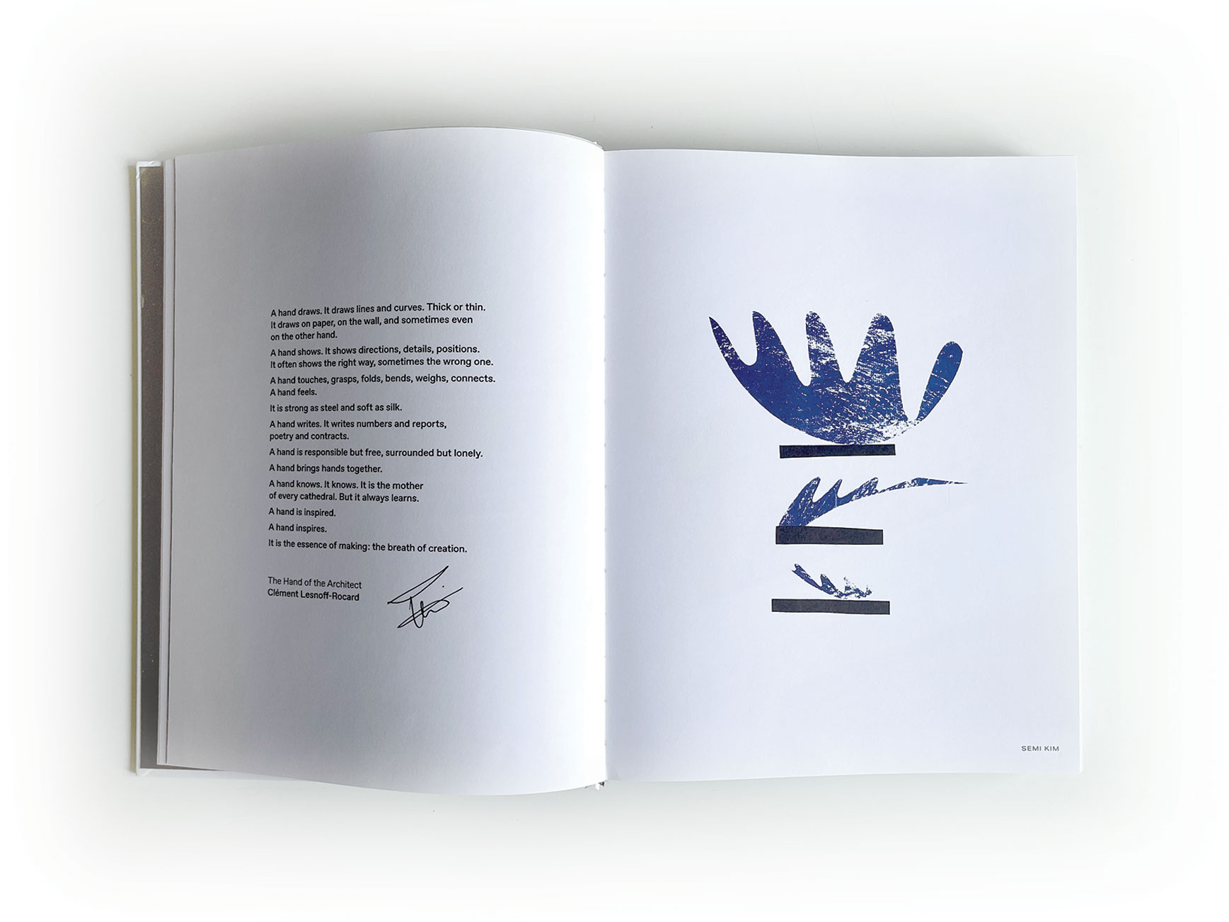 Art book published for the opening of “La Main” – featuring original works by 23 global artists.

Livre d’art publié pour l’ouverture de “La Main” – œuvres originales de 23 artistes du monde entier.