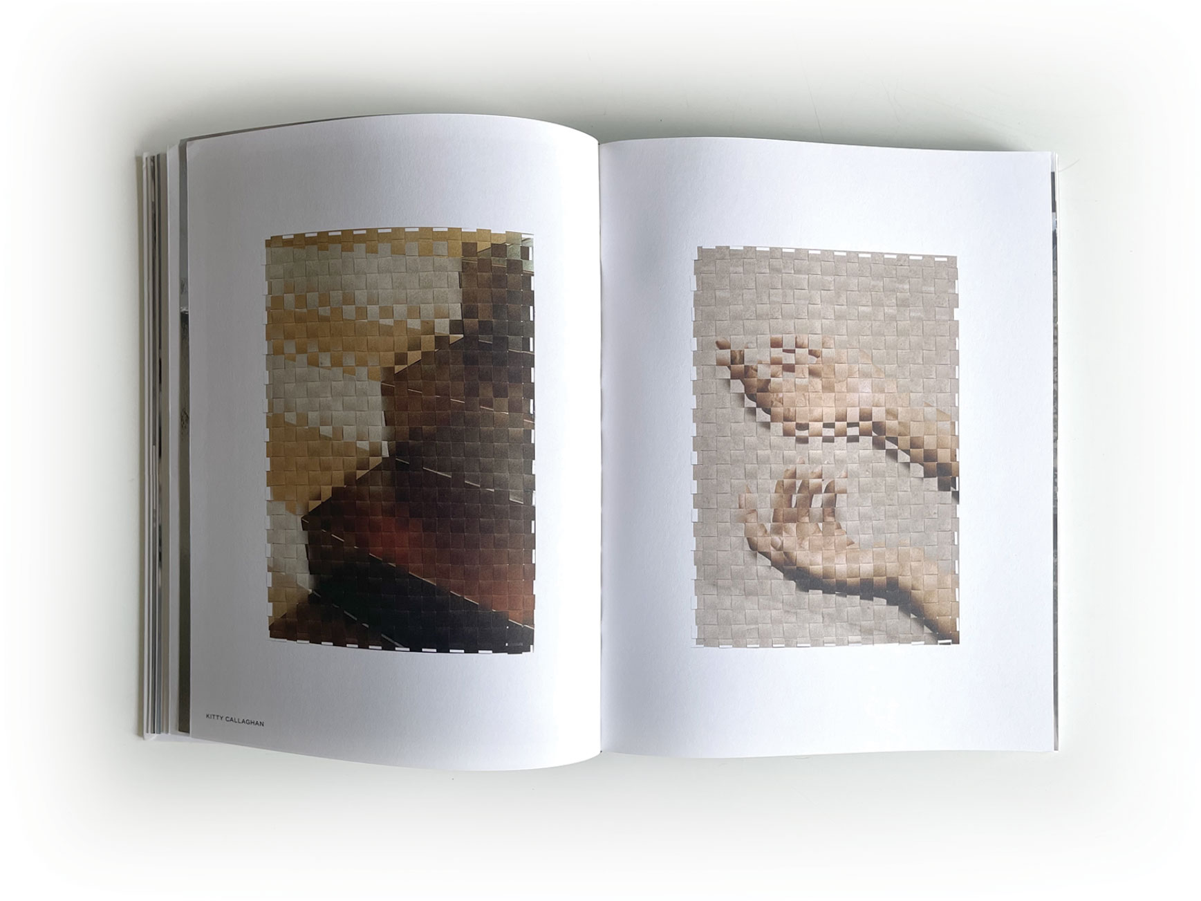 Art book published for the opening of “La Main” – featuring original works by 23 global artists.

Livre d’art publié pour l’ouverture de “La Main” – œuvres originales de 23 artistes du monde entier.